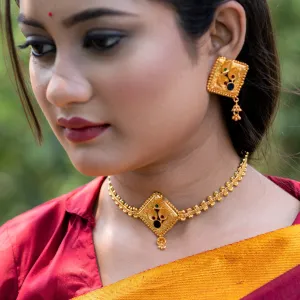 Rohmbus Kanthi With Matching Earrings